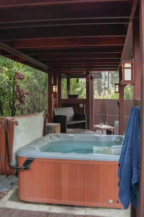 Private Hot tub for our guests only
