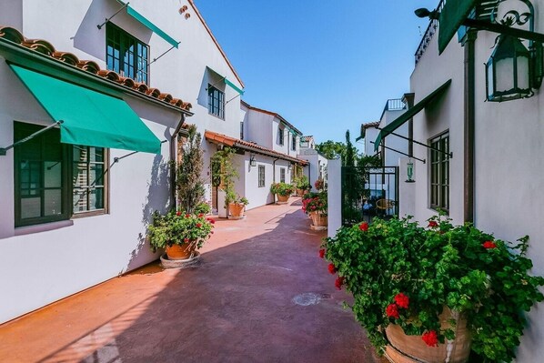 Entry way to condo