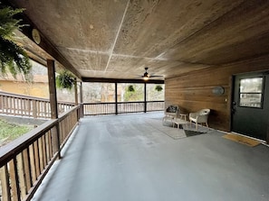 Upper level, entryway