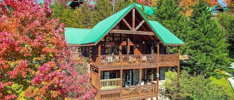 Whether you're looking for a romantic getaway or a chance to reconnect with nature, Cabin on a Cloud is the perfect place to stay. So what are you waiting for? Book your stay today!