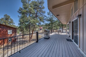 Relax on the wraparound porch — watch for deer, elk & wild horses.