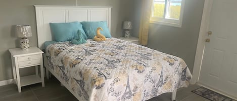 Queen Size Bedroom 