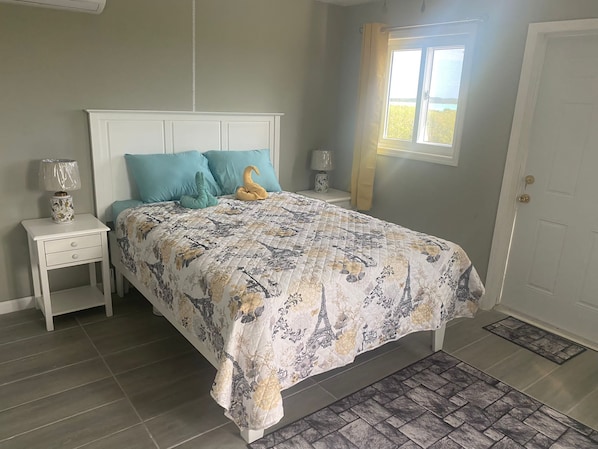 Queen Size Bedroom