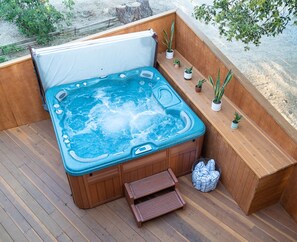 Hop in the Jacuzzi after a long hike! Serviced after every guest.