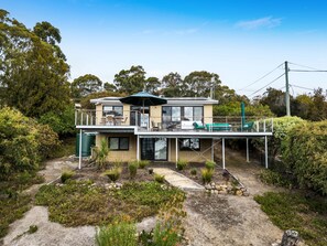 Coningham Beachouse - a  waterfront oasis 