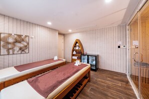 Private spa tub