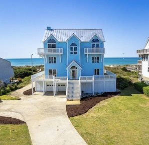 Large private front yard with parking for 10+ vehicles. Bring your boat!