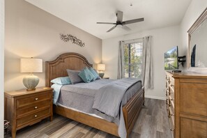 King size Master bedroom - Disney Retreat