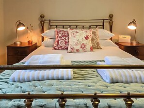 Double bedroom | Hollyhock, Tavistock