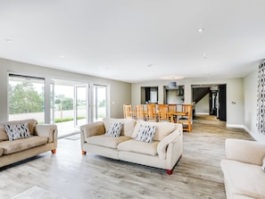 Living room/dining room | Upper Bryn Y Groes, Meifod
