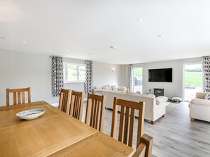 Living room/dining room | Upper Bryn Y Groes, Meifod