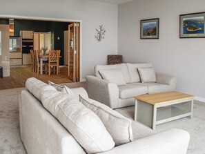 Living area | Gleaner Lea Apartment, Campbeltown