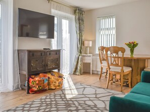 Living room/dining room | Wild Lupin, Kessingland