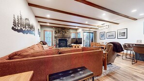 Home Decor, Indoors, Furniture, Living Room, Couch