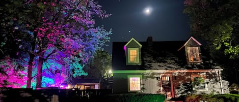 Magical, majestic and breathtaking night views . Adds to the ambience and vibes