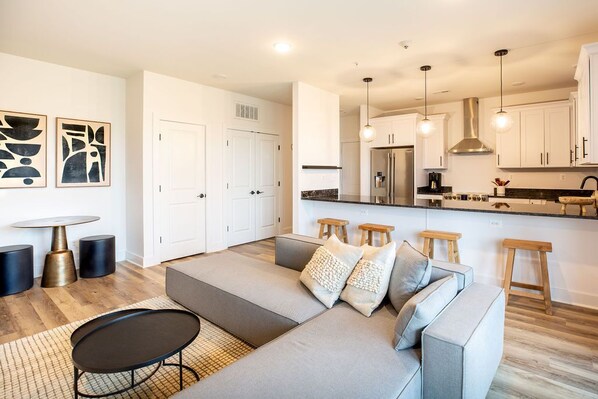 Living Area an Kitchen