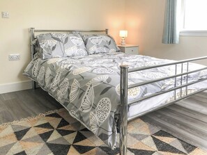 Double bedroom | Ballygroggan Bungalow - Ballygroggan Farm, Machrihanish, near Campbeltown
