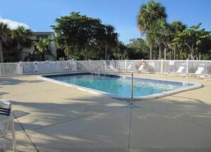 Hideaway Bay swimming pool