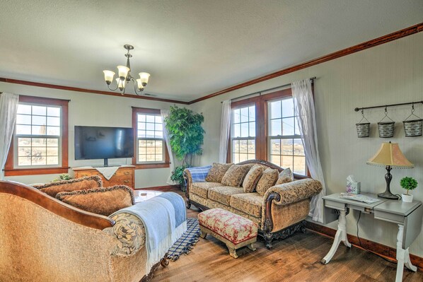 Bonanza Vacation Rental | 4BR | 2BA | 2,400 Sq Ft | 3 Steps Required for Entry