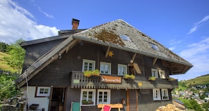 Ferienwohnung Scheuermatthof mit 80qm, 3 Schlafzimmer, max. 8 Personen-Schwarzwald Chalet Wanderhütte mit Sauna für 34 Personen direkt in Todnauberg am Feldberg