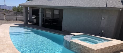 Beautiful new in ground very private pool and jacuzzi 