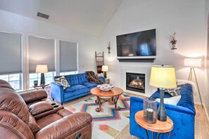 Living Room | Main Level | Gas Fireplace