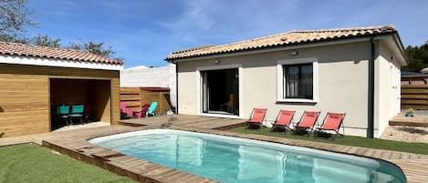 Villa 6 persons with private heated pool from June to September : 7,50m x 3,50m x 1,50m ht