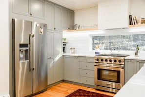 Contemporary stainless steel appliances to please even the most discerning gourmands.