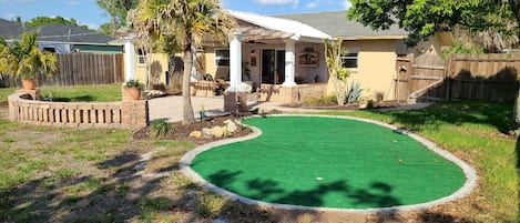 putting green backyard