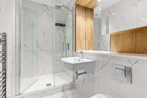 Modern Beautiful Bathroom 