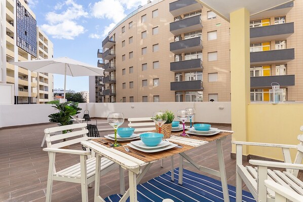 Outdoor dining