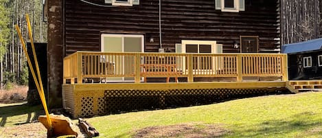 Front view with large front deck, picnic table and grill. 