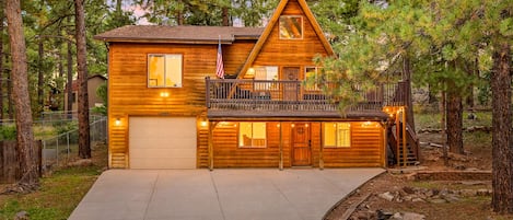 Spacious Cozy Flagstaff Rustic A-Frame Cabin in the Beautiful Pinion Pines of Kachina Village.