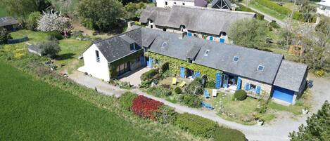 Gîte 4/6  personnes mitoyen de la maison de l'habitant