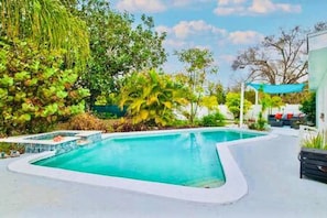 Beautifully Clear Heated Pool & Spa Perfect for Wholesome Family Fun!