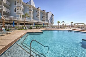 Seascape Condos | Community Amenities | Outdoor Pool