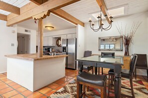 Kitchen / Dining Area