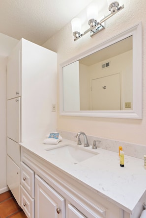 Bathroom with Bathtub/Shower Combo