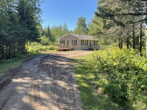 Tree-lined 
Long driveway with plenty of parking 

