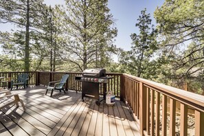 Deck | Gas Grill (Propane Not Provided)