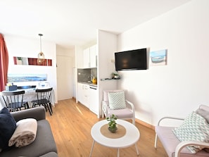 Meubles, Table, Confort, Cadre, Salon, Canapé, Plante D'Appartement, Sol, Chaise, Sol