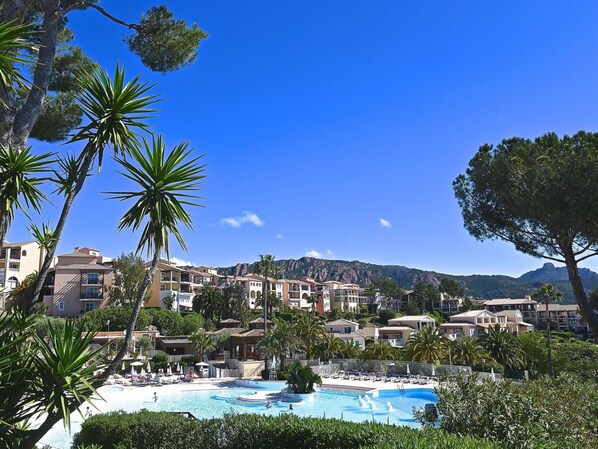 Ciel, Nuage, L'Eau, Plante, La Nature, Bleu Azur, Arbre, Paysage Naturel, Arecales, Bâtiment