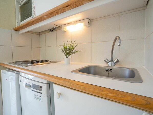 Bâtiment, Plante, Propriété, Fenêtre, Lot Terre, Design Urbain, Paysage, Quartier, Herbe, Loisir