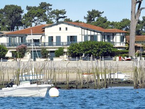 Water, Plant, Sky, Building, Watercraft, Boat, Tree, Window, Lake, House