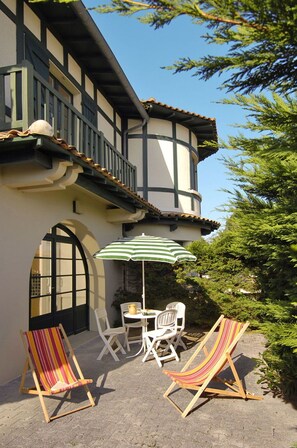 Sky, Property, Building, Furniture, Window, Chair, Plant, Shade, Yellow, Outdoor Furniture
