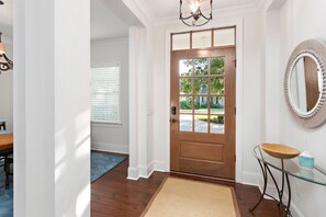 1012 Sinclair Pointe - Foyer