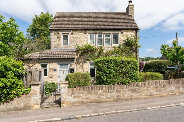 Hillcrest Cottage - StayCotswold