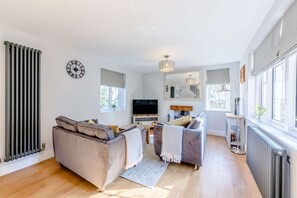 Hillcrest Cottage Living Room - StayCotswold