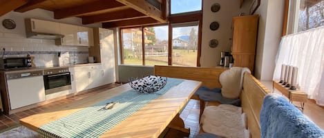 Ferienhaus Griabig 130 qm, 1-8 Personen, 3 Schlafzimmer, Terrasse, WLAN-Herzstück des Hauses - Küche und Wohnbereich