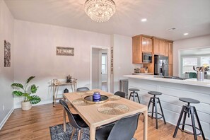 Dining Area | Dishware Provided